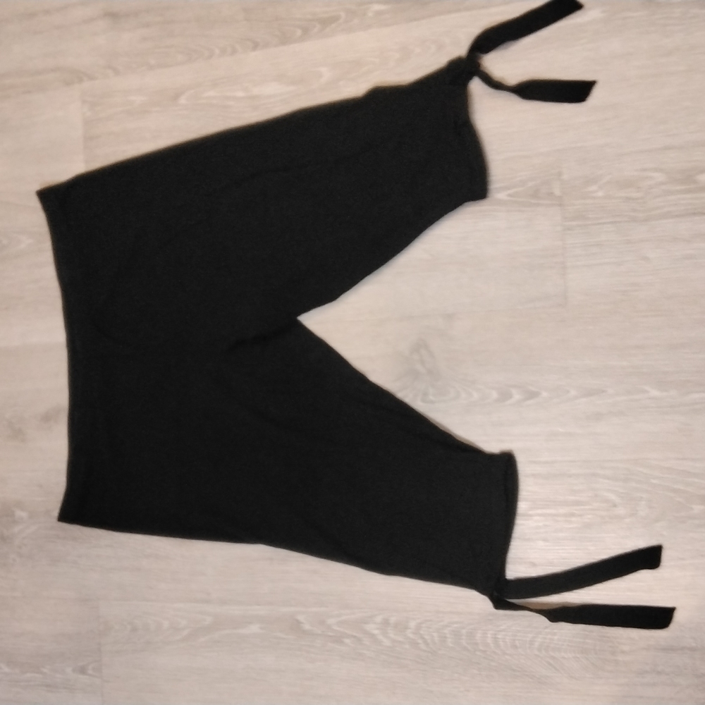 Twiggy London Black Capris Leggings Size 2X